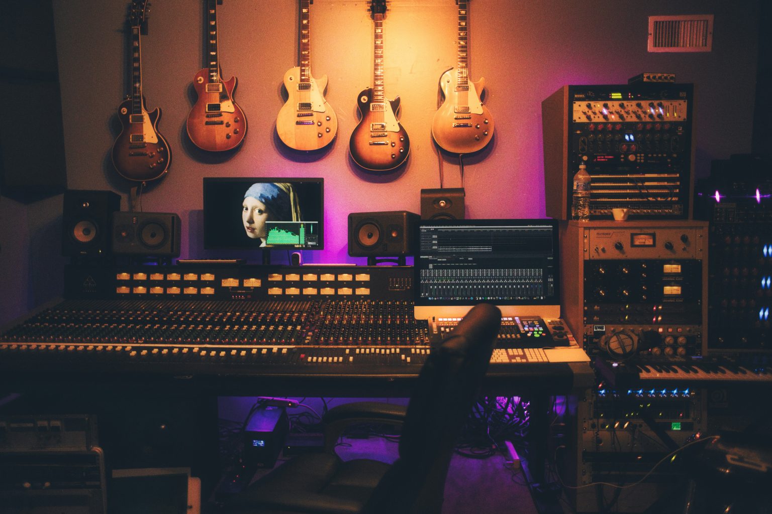 Gear4Music on song with interims