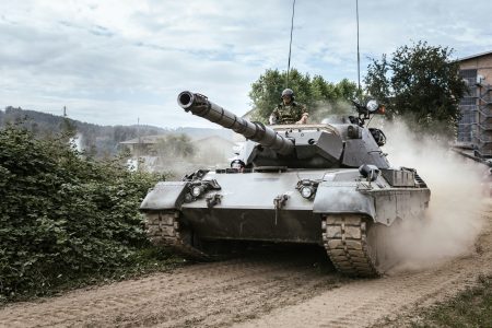 Metlen rises on defence contract
