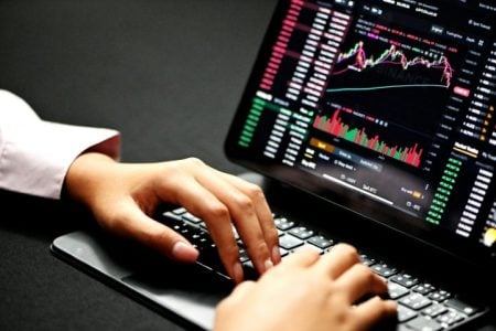 Plus500 raises shareholder returns after record H1
